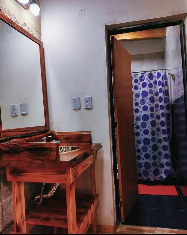 Baño completo de la cabaña Lado Soleado